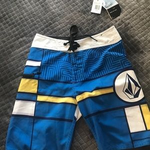 Volcom boys swim trunks size 8 (24)